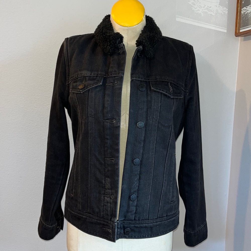 Old Navy black jean jacket with fur inside